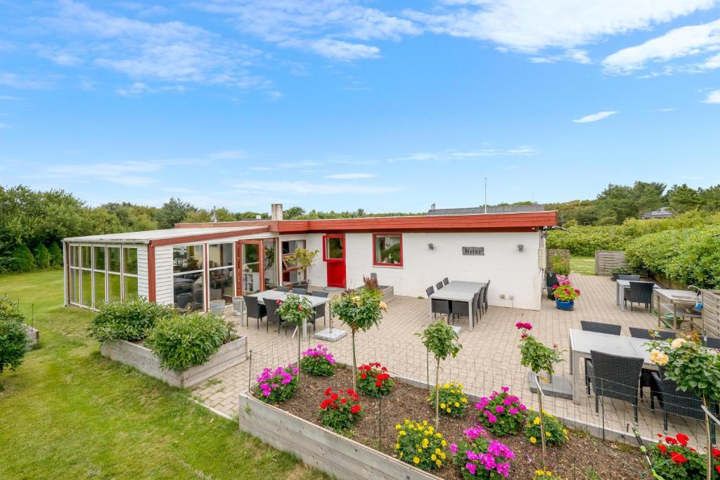 a house with a patio and a garden at Feriehus 1149 in Ringkøbing