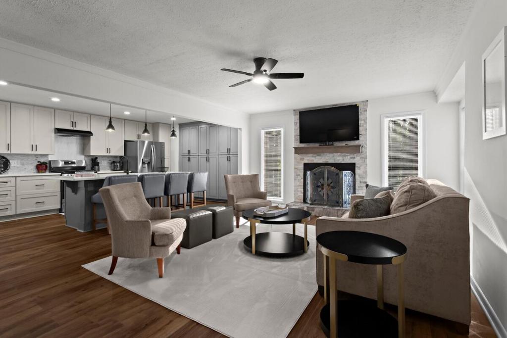 a living room with a couch and chairs and a kitchen at Chic & Comfy Stay Close to Everything in Marietta