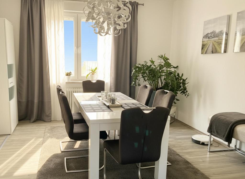 Et opholdsområde på Helle Premium Ferienwohnung Christine Zweibrücken Ruhig Citynah, 100qm, Sonnentrasse