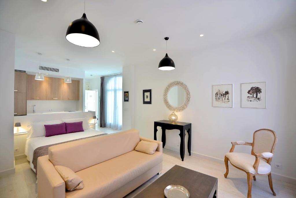 Posezení v ubytování El Armador Casa Palacio by Luxury Suites Cádiz