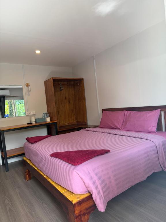 Green guesthouse kohchang - Superior King Room
