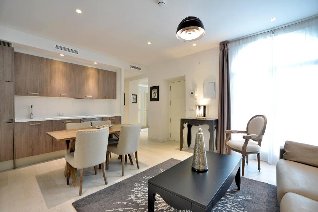 Posezení v ubytování El Armador Casa Palacio by Luxury Suites Cádiz