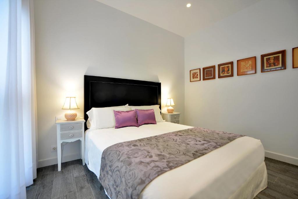 Postel nebo postele na pokoji v ubytování El Armador Casa Palacio by Luxury Suites Cádiz