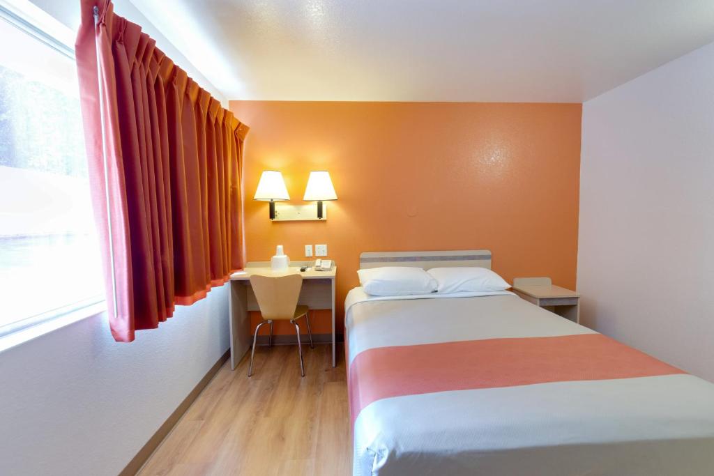 Motel 6 Weed - Mount Shasta - Habitación Con Cama Grande - Fumadores