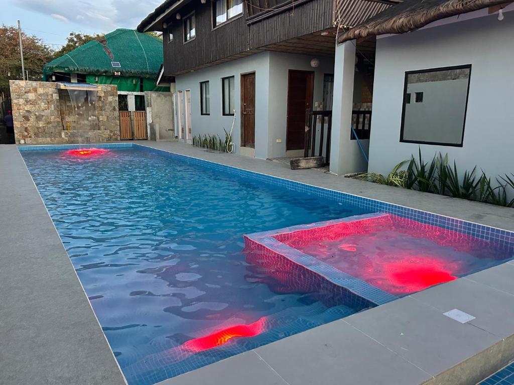 een zwembad met rode vissen in het water bij 50pax private Beachfront Villa with pool in Nasugbu