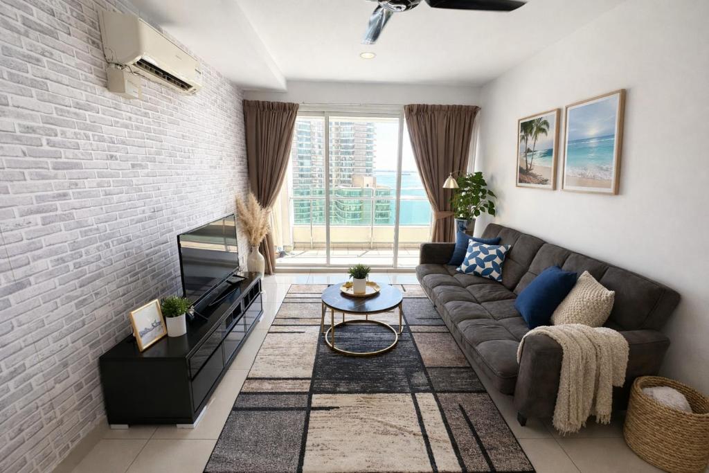 Khu vực ghế ngồi tại Georgetown High-Floor Seaview Modern Suite 2BR Condo Next to Gurney 23A