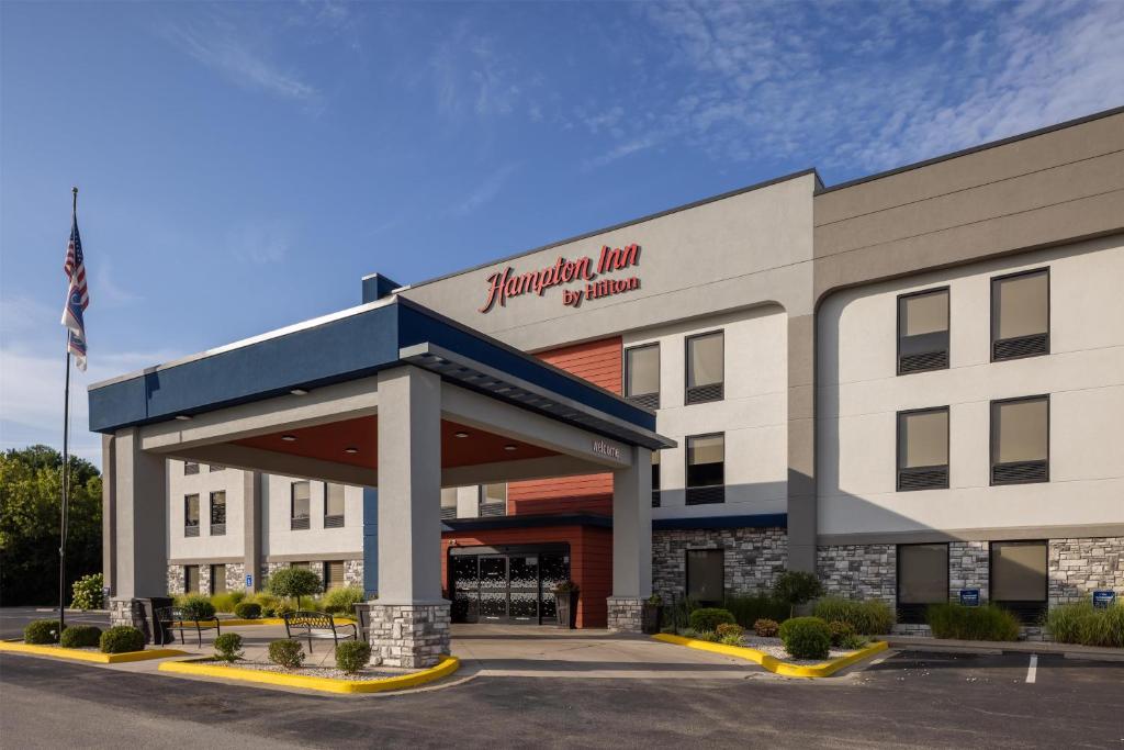 a rendering of a hotel with a jordanian inn at Hampton Inn Carrollton KY in Carrollton