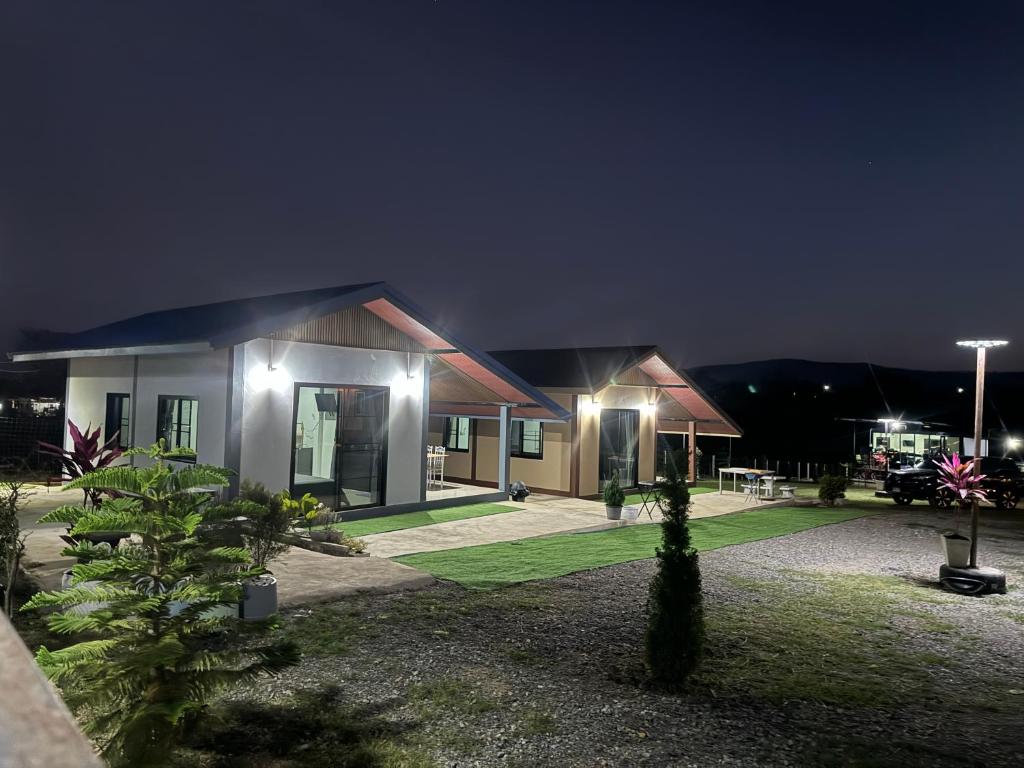 a house at night with lights on at บ้านไร่สกายดาวเขาใหญ่ in Ban Nong Khung