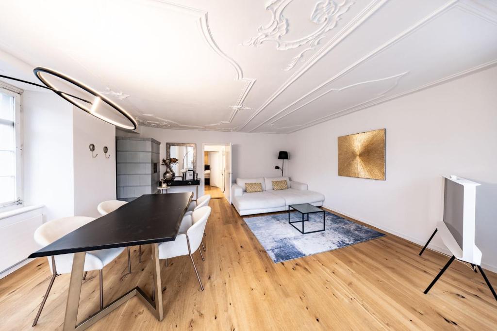 a dining room with a table and a couch at The R Apartment Cholfirst in Schaffhausen