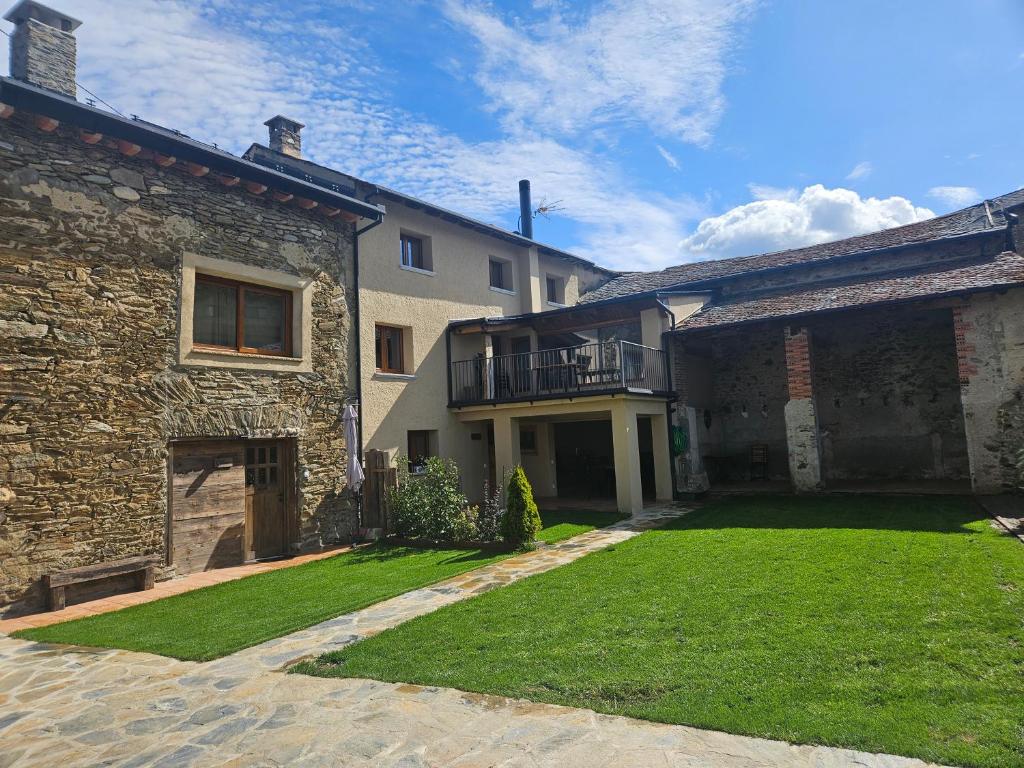 a house with a lawn in front of it at Cal Not La Masia, Cerdanya in Escardacs