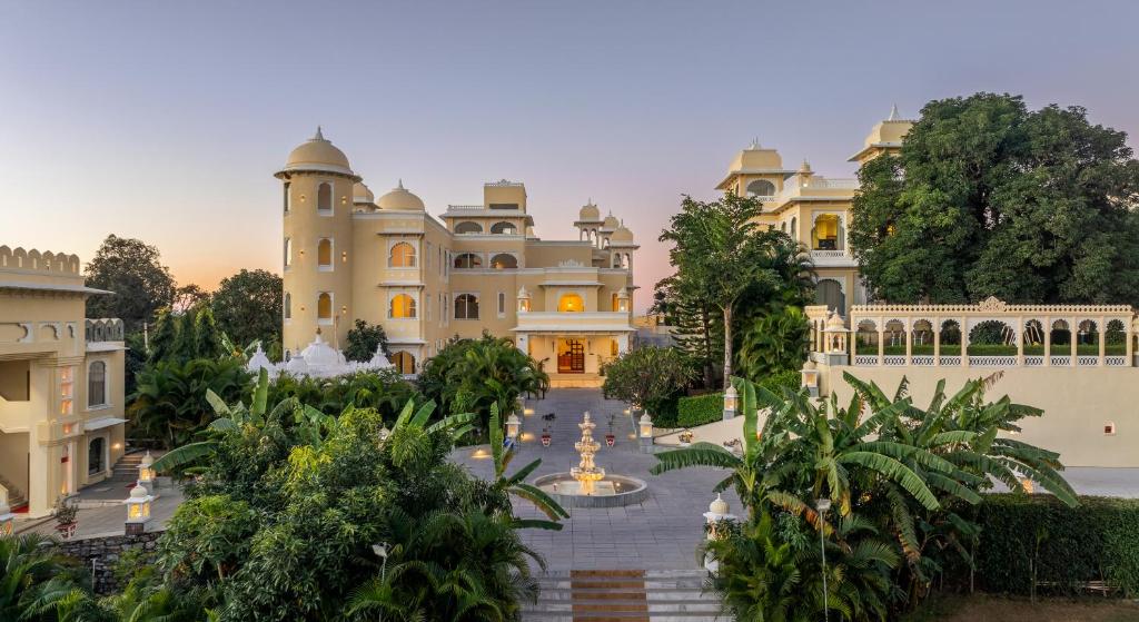 En have udenfor The Everest Hill Resort & Spa-Kumbhalgarh