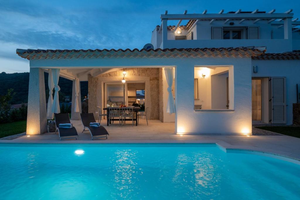 a villa with a swimming pool at night at Villa Ca' La Luna by Klodge in Budoni