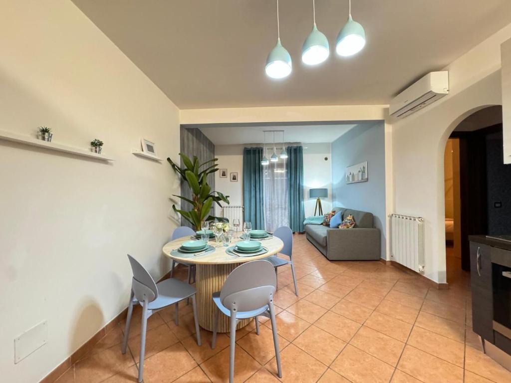 a kitchen and living room with a table and chairs at Casa Letizia in Ladispoli