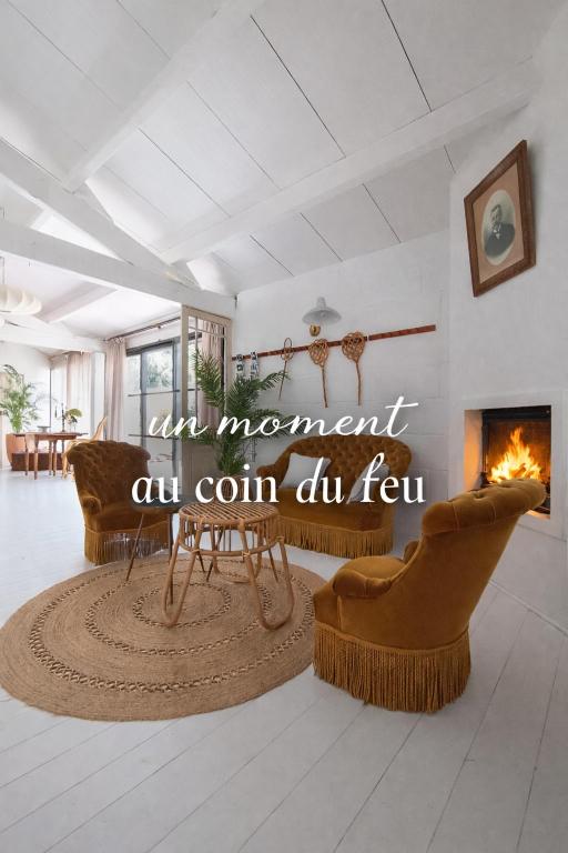 a living room with a fireplace and a sign that reads new moment all come alive at Maison Charmeilles - Gîte touristique - Villa in Fronsac