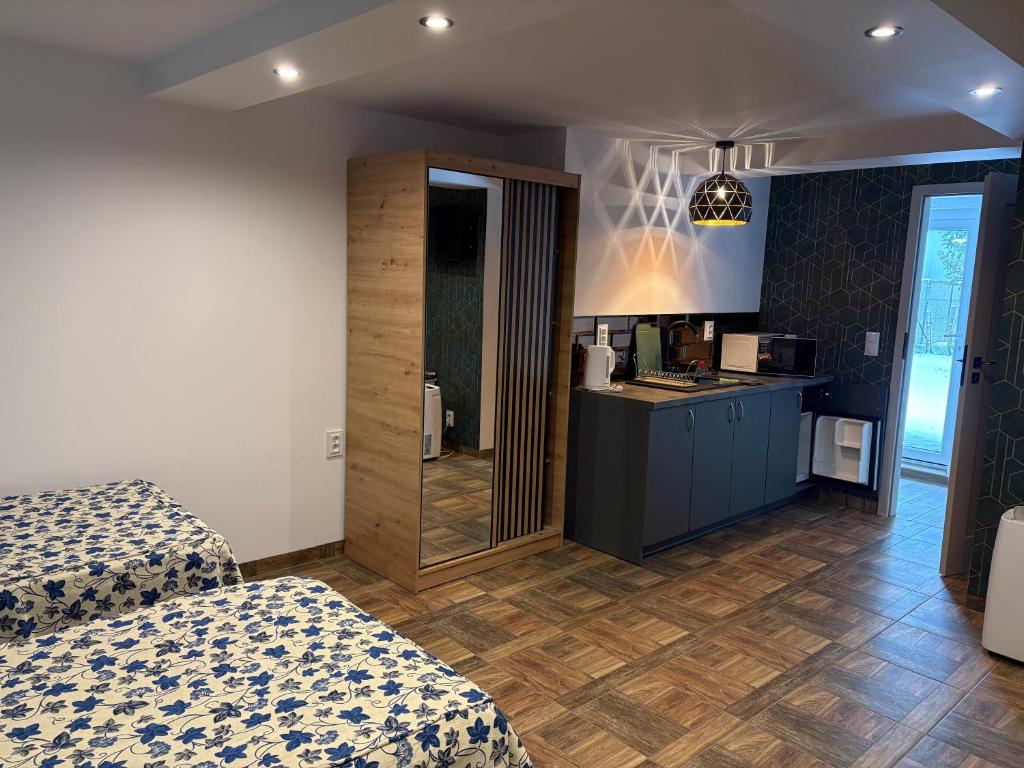 a hotel room with two beds and a kitchen at Agrobiskupin Kaczmarek 2 in Gąsawa