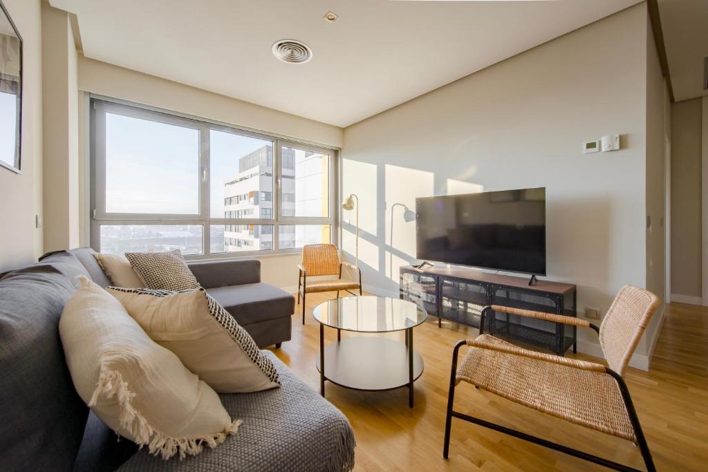 Duplex con Terraza y Parking en Sanchinarro