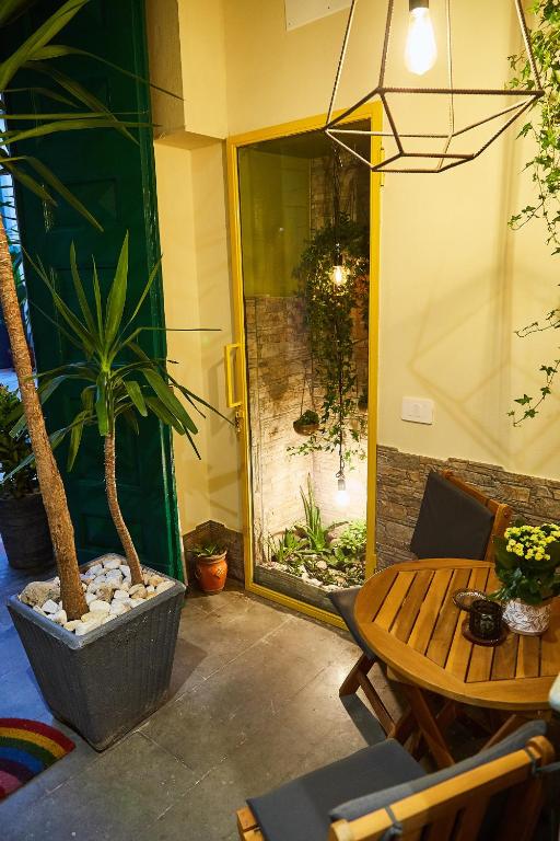 a patio with a table and a potted plant at Dimora Daliah&Oana in Matera