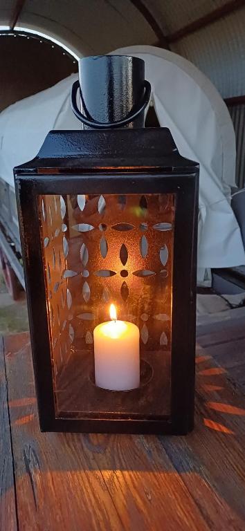 a candle in a wooden box on a table at Jagterswa Adam se Uitspanning in Orania