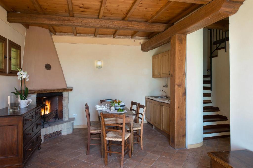 Kuchyňa alebo kuchynka v ubytovaní Valle di Assisi Country Apartments