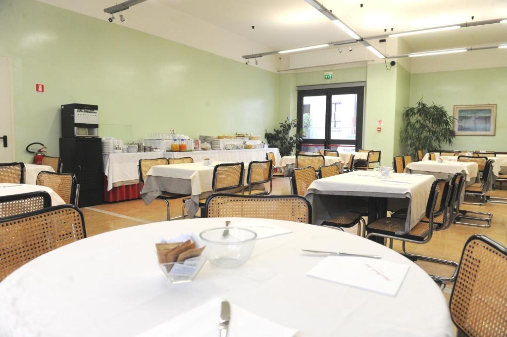 Restauracja lub miejsce do jedzenia w obiekcie Albergo Bianchi Stazione