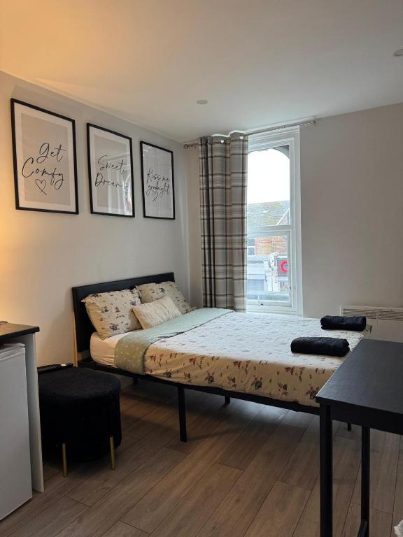 En eller flere senge i et værelse på Brigstock 6