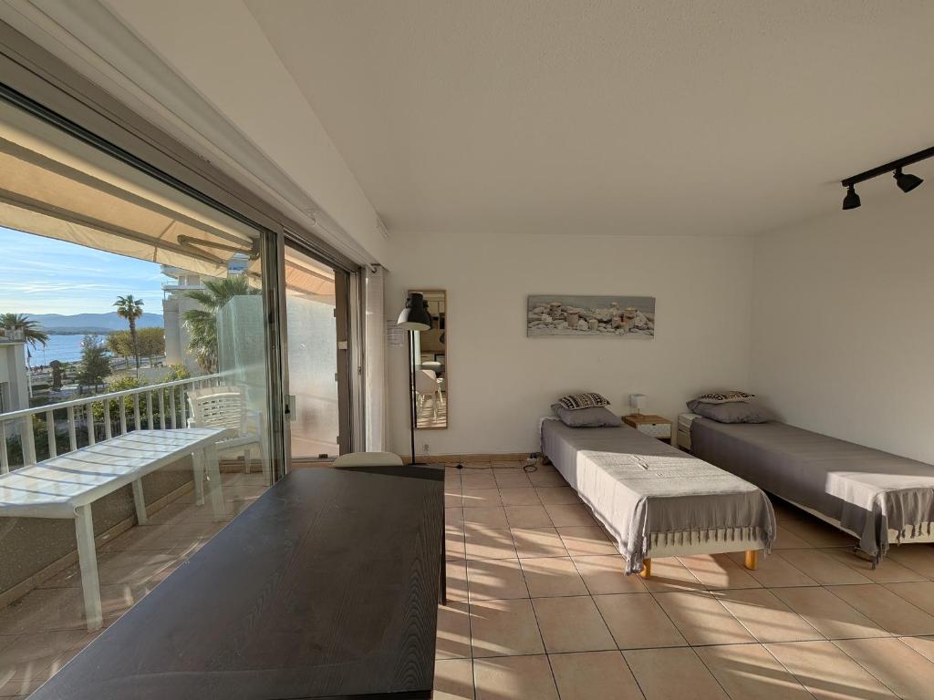 Studio Proche Plage et Commerces - Climatisé, Parking, Wi-Fi