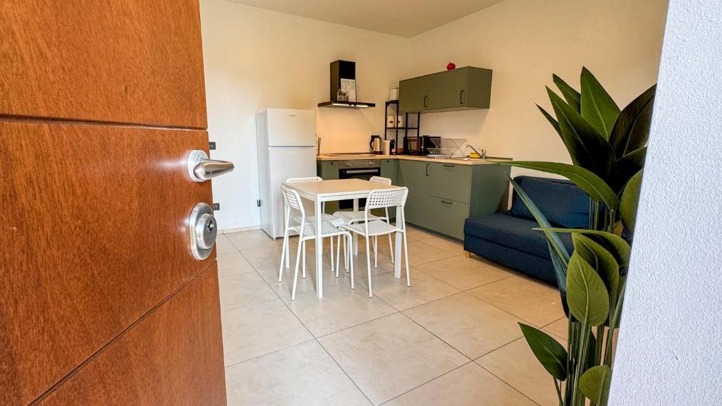 a kitchen with a table and chairs in a room at La Cà - Casa Vacanze in Torre De' Roveri