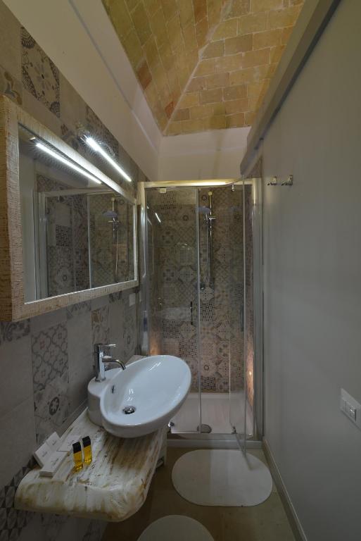 A bathroom at L'Affaccio Dell'Abate