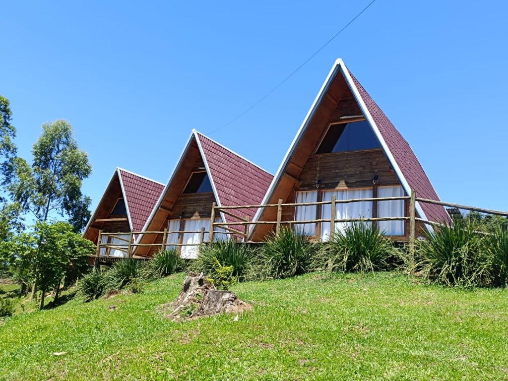 a house on top of a grassy hill at CascataDiamantePousada in Laurentino