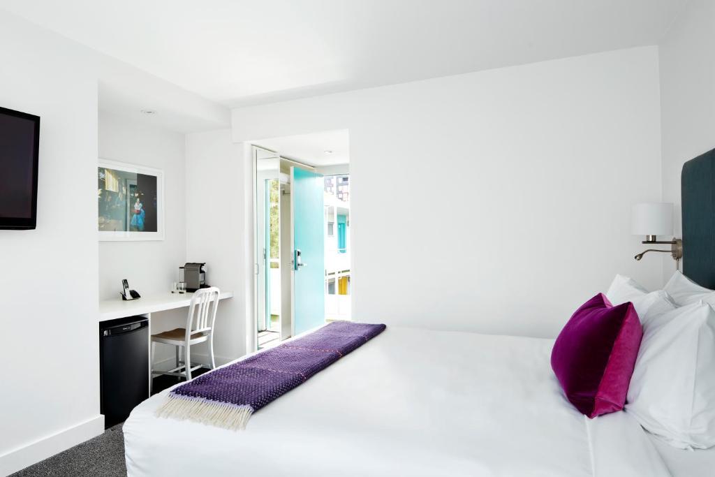 The Burrard - Resim 32