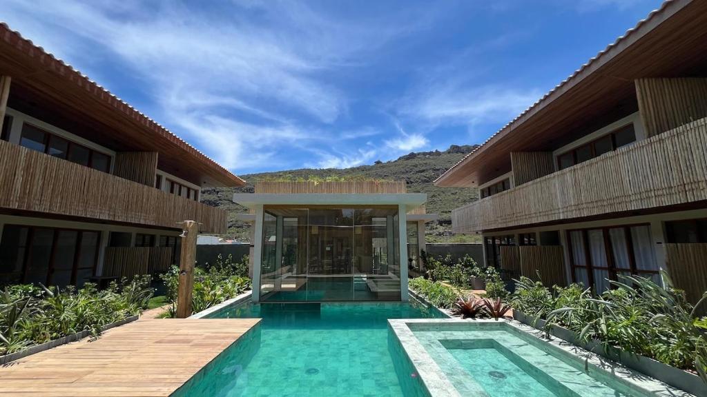 a swimming pool in the middle of a house at Mucugê- Charm Village in Mucugê