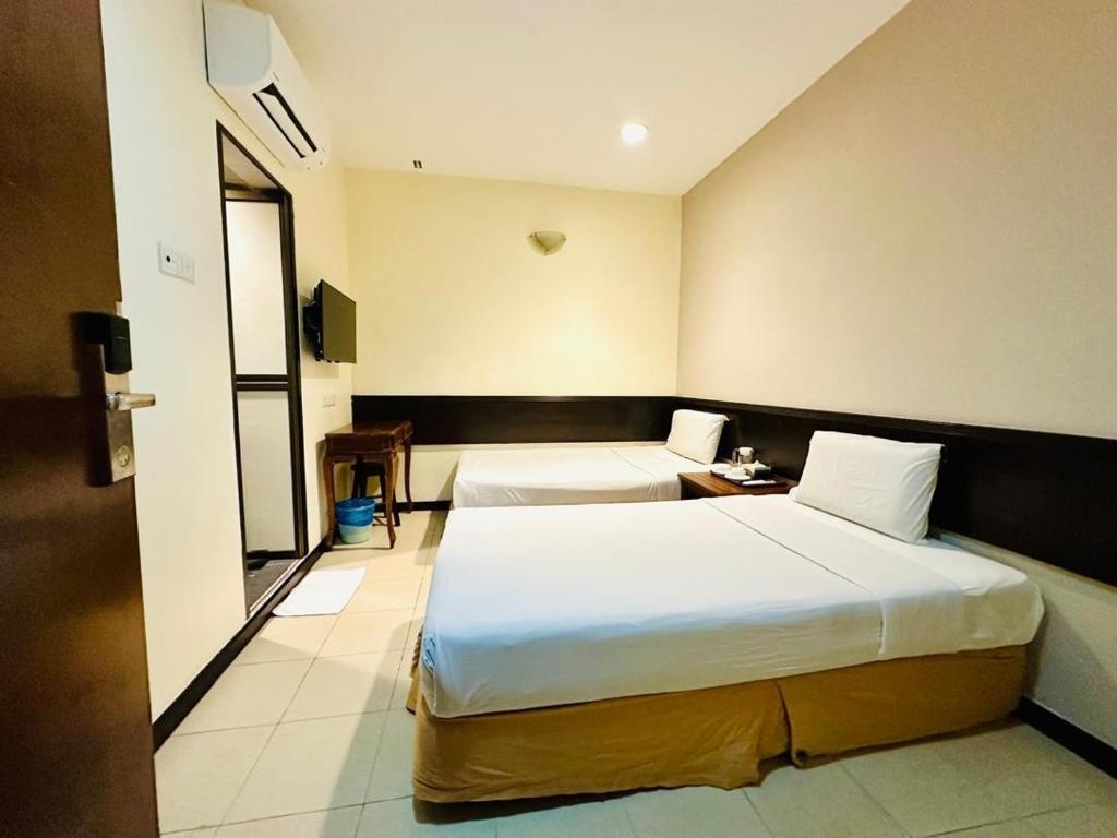 GRAND FAR EAST HOTEL SDN BHD - Standard Twin Room