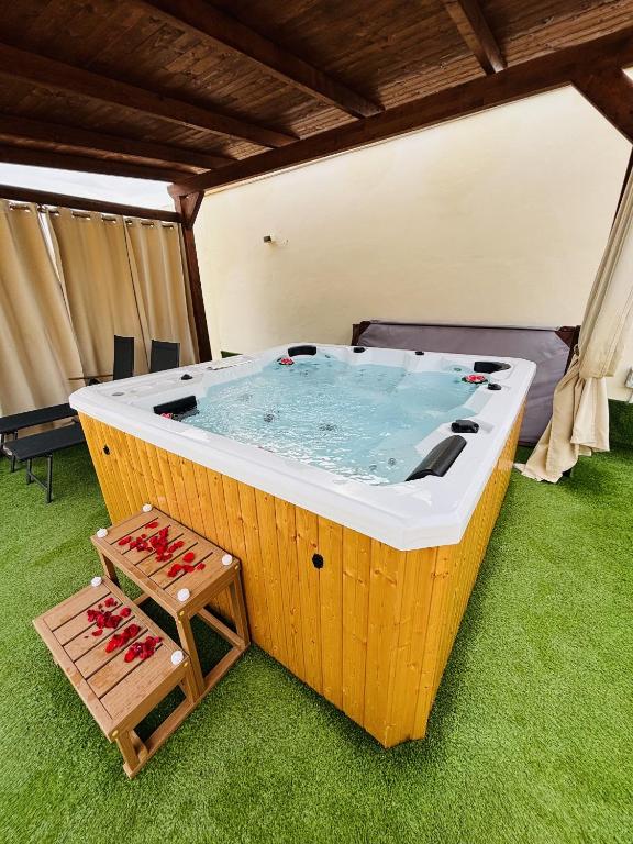 La casica de madera con Jacuzzi exterior y barbacoa - imagen 2