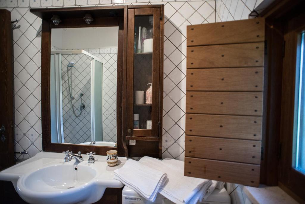 a bathroom with a sink and a mirror at Bosco selva in Alberobello