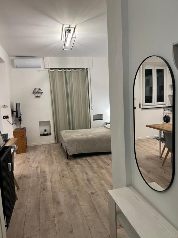 a room with a mirror and a bed and a table at Swinburne in Genoa