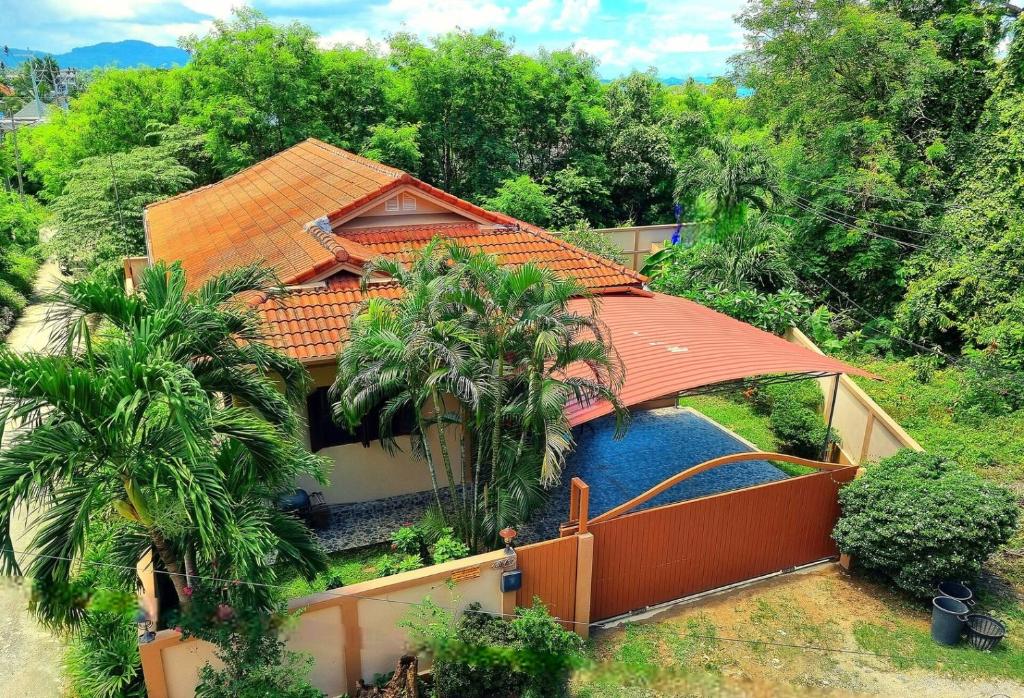 an aerial view of a house with a swimming pool at Jasmine's Bungalow in Ban Saiyuan (1)