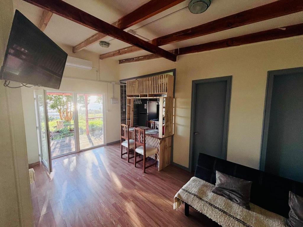 a living room with a couch and a table at Cabaña Los Lagos 2 in Lenca