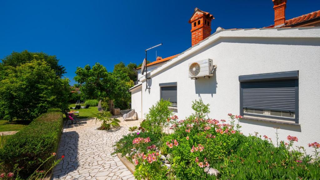 Beautiful Villa Ivona with garden in Medulin