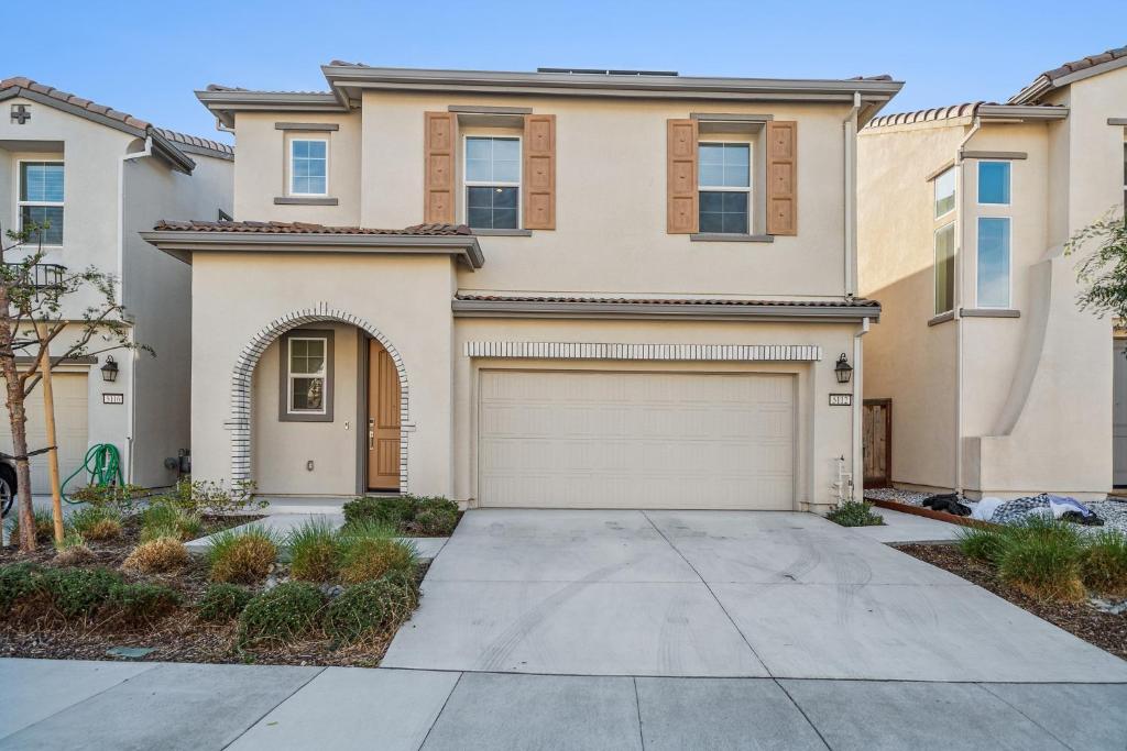 a house with a garage in front of it at Modern family-friendly home, Napa, wine country, private backyard, fire pit in Fairfield