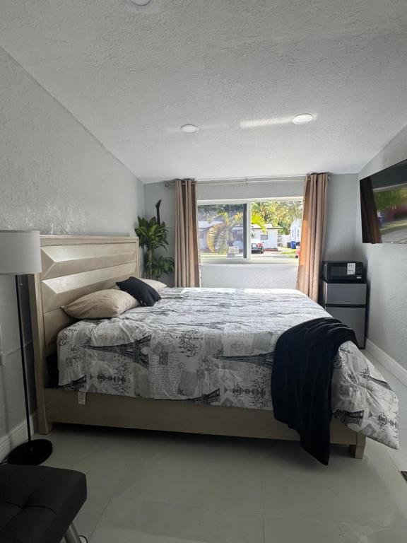 a bedroom with a large bed and a window at Private Studio with Patio-King Bed, Near Beach & Casinos in Hollywood