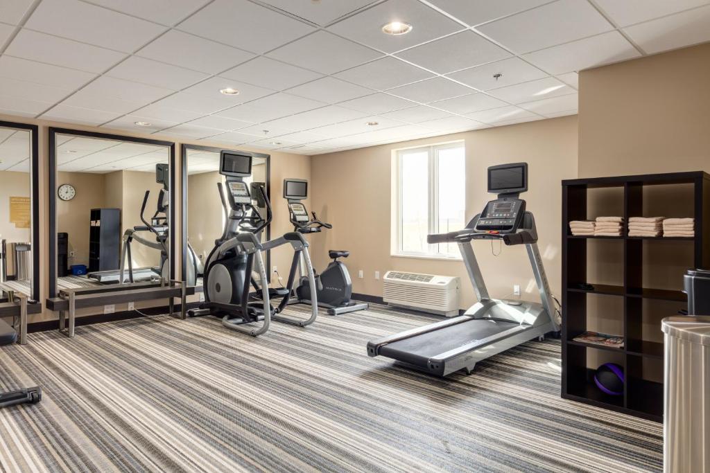 a fitness room with treadmills and elliptical machines at Park Inn by Radisson, Calgary Airport North, AB in Calgary