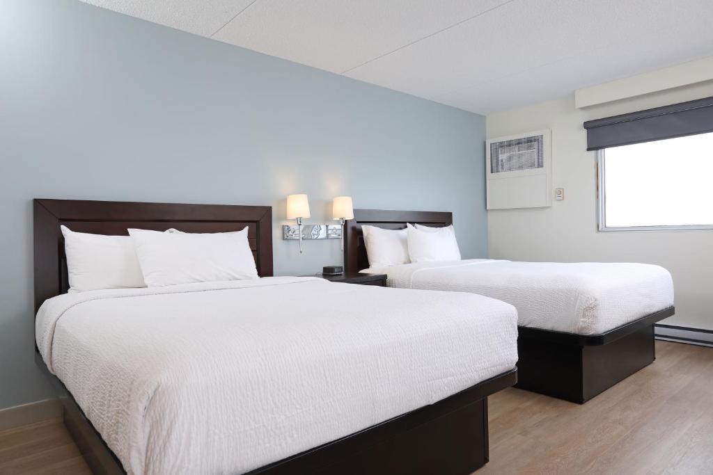En eller flere senge i et værelse på Canad Inns Destination Centre Polo Park