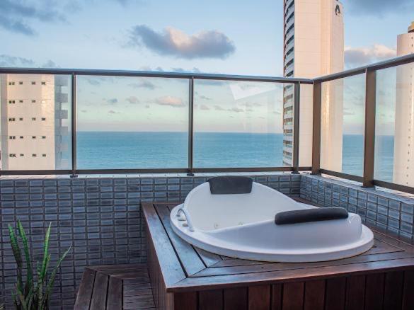 a bath tub sitting on top of a balcony at Cobertura vista mar in Natal