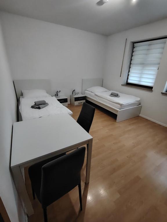 a room with a bed and a table and chairs at Gemütliche 100 qm Wohnung mit Balkon in Wernsdorf