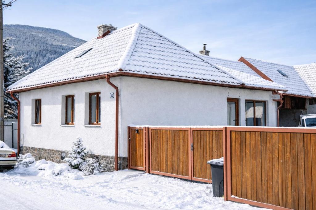 En generel udsigt til bjerge eller udsigt til bjerge taget fra feriehuset