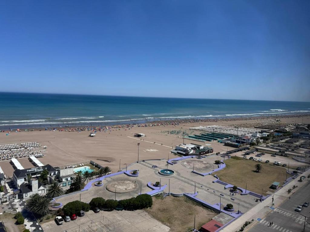 an aerial view of a beach with the ocean at MONOAMBIENTE EDIFICIO OCEANO NECOCHEA frente al mar, in Necochea