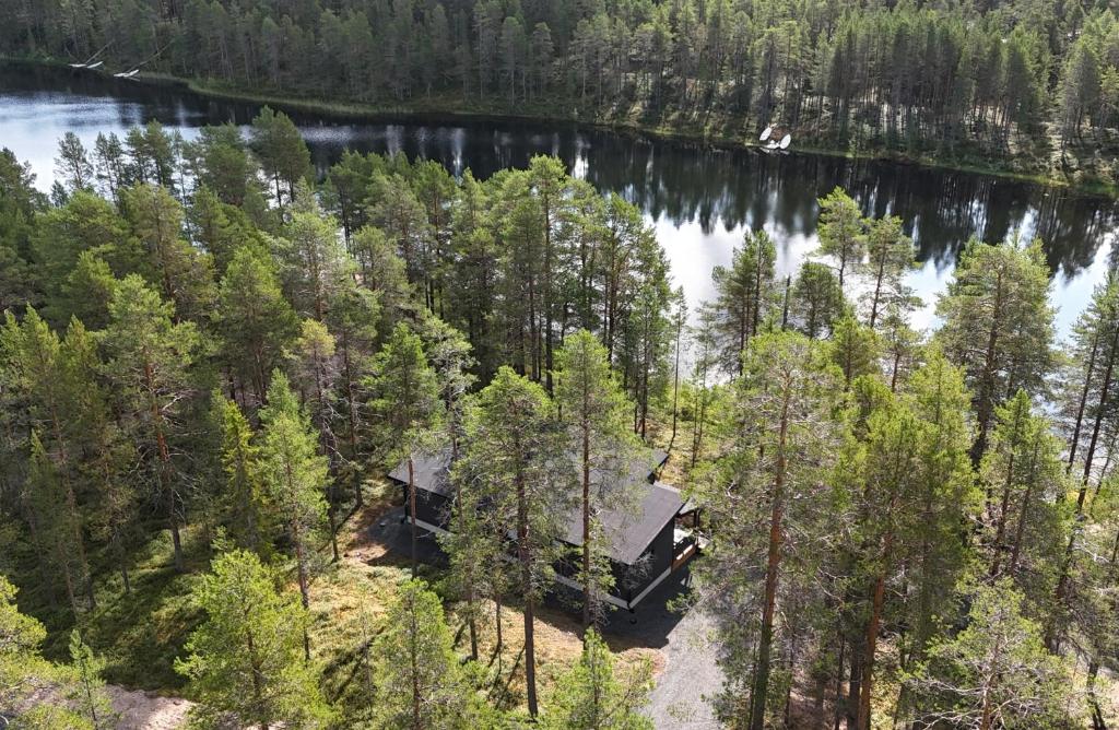 an aerial view of a cabin in the woods next to a lake at Hakoranta in Ruka