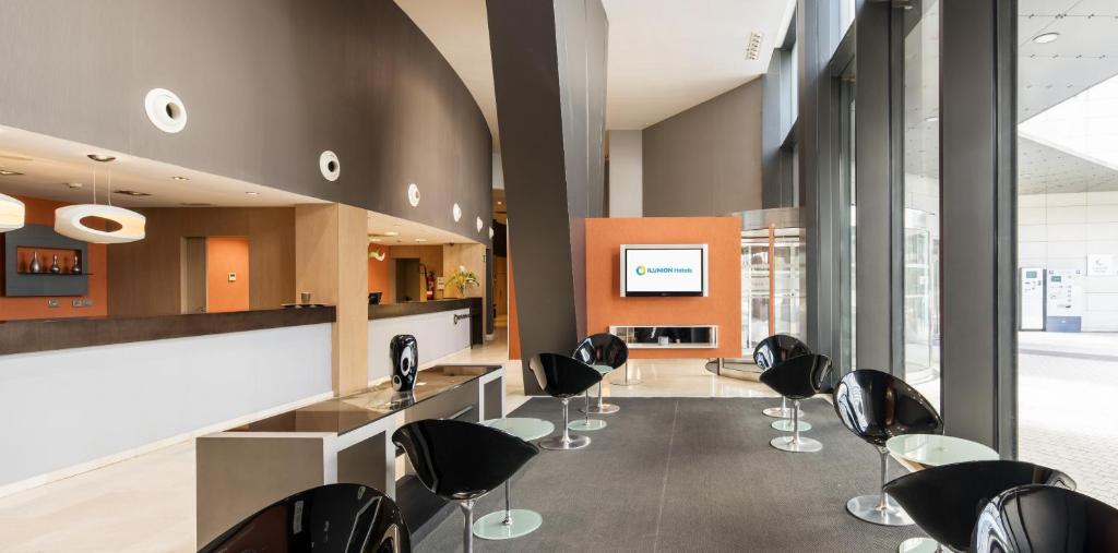 a conference room with black chairs and a counter at Ilunion Aqua 3 in Valencia