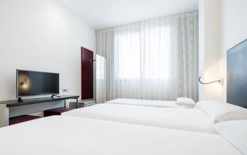 
Triple Room (2 Adults + 1 Child)
