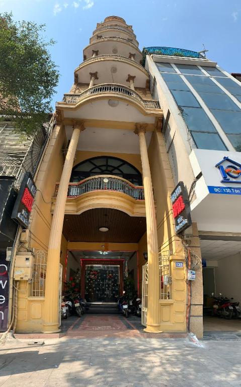 an entrance to a building with a large doorway at Kim Anh Hotel in Hanoi